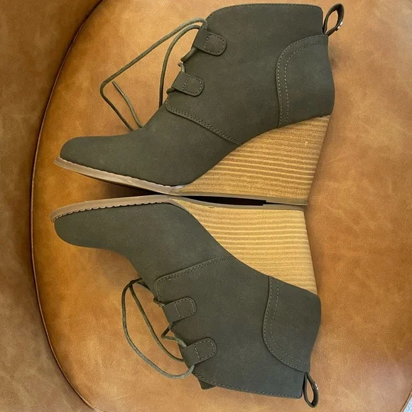 NAUTICA Gray / dark green Wedge Ankle Boots, size 8. - Picture 8 of 13
